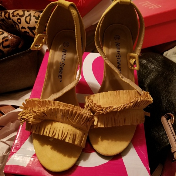 Yellow Ashley Stewart heels - Picture 2 of 2